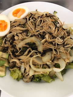 鶏胸肉ときのこと玉ねぎの塩昆布炒め-レシピのメイン写真