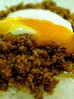 超簡単♪ 温玉がとろーり ドライカレー-レシピのメイン写真