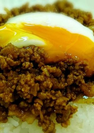超簡単♪　温玉がとろーり　ドライカレー-レシピのメイン写真