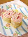 ピンクが可愛い♪ハムくるくる卵焼き