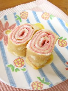 ピンクが可愛い♪ハムくるくる卵焼き-レシピのメイン写真