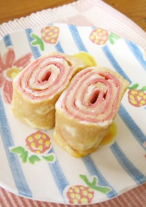 ピンクが可愛い♪ハムくるくる卵焼き-レシピのメイン写真