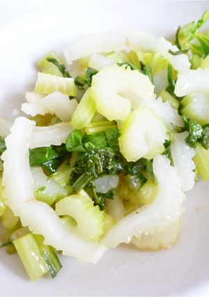 鶏がらスープの素だけ セロリの中華風炒め-レシピのメイン写真
