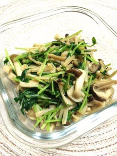 お弁当にも♪3種の茸と豆苗の大蒜ソテー-レシピのメイン写真