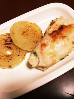 鶏ムネ肉の梅肉ほうれん草チーズの挟み焼き-レシピのメイン写真