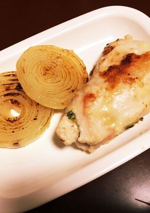鶏ムネ肉の梅肉ほうれん草チーズの挟み焼き-レシピのメイン写真