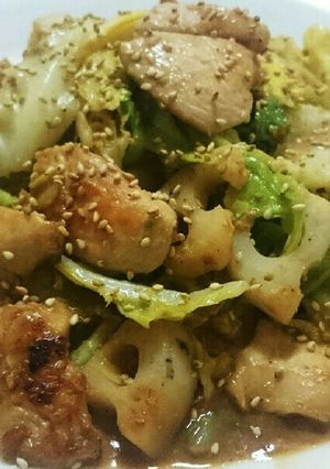 鶏胸肉の新キャベツと蓮根のごま味噌炒め-レシピのメイン写真