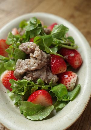 牛肉とクレソンといちごのサラダ-レシピのメイン写真