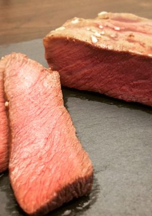 焼いたら炊飯器保温！簡単ローストビーフ-レシピのメイン写真
