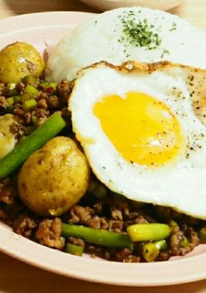 にんにくの芽と新じゃがと挽き肉のピリ辛丼-レシピのメイン写真