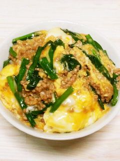 豚ひき肉のニラ玉丼-レシピのメイン写真