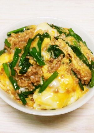豚ひき肉のニラ玉丼-レシピのメイン写真