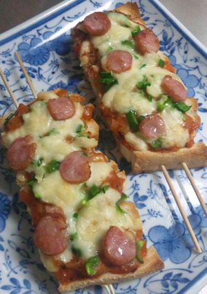 パンの耳を大量消費☆串焼きパン耳ピザ-レシピのメイン写真