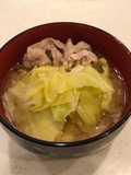 春キャベツと豚肉の、おかずになる味噌汁！