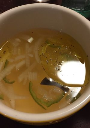 オイルが決め手！コンソメスープレモン風味-レシピのメイン写真