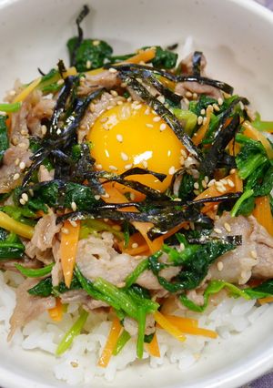 ほうれん草と豚こま肉のビビンバ風丼-レシピのメイン写真