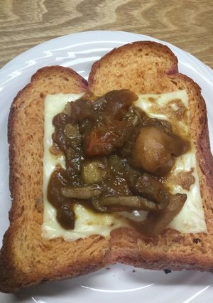 ビーツ入り食パンで・カレーチーズトースト-レシピのメイン写真