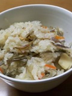 イリコ(煮干し)入り炊き込みご飯-レシピのメイン写真