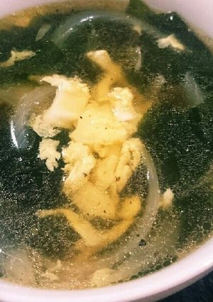 簡単♪新玉ねぎとわかめの卵とじスープ♪-レシピのメイン写真
