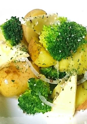 簡単☆新じゃが&新玉ねぎの温野菜サラダ♪-レシピのメイン写真