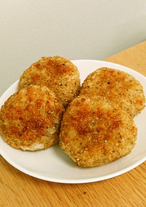 煎りえごま入り醤油味の焼おにぎり-レシピのメイン写真
