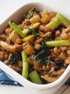 ご飯にぶっかけたい!たくあんキノコそぼろ-レシピのメイン写真