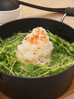 鶏肉と豆苗のみそみぞれ鍋-レシピのメイン写真