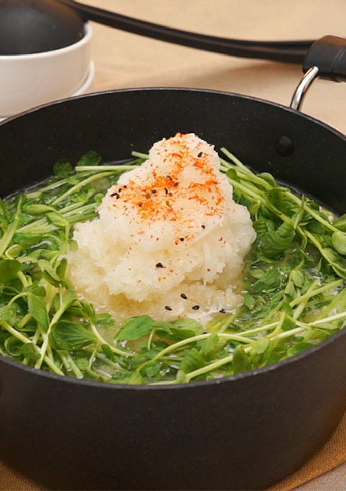 鶏肉と豆苗のみそみぞれ鍋-レシピのメイン写真