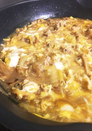 豚ですき焼き風卵とじ丼-レシピのメイン写真