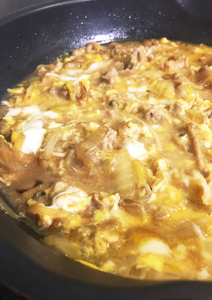豚ですき焼き風卵とじ丼-レシピのメイン写真