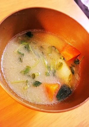 豆苗のだし染み染み味噌汁♡-レシピのメイン写真