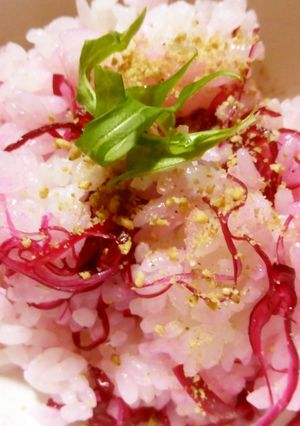 「しばわかめ」のほんのりピンクご飯-レシピのメイン写真