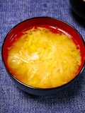 ヘルシー！たっぷりツナキャベツ味噌汁