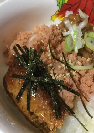 納豆&鮭フレーク&さんまの蒲焼きの3色丼-レシピのメイン写真