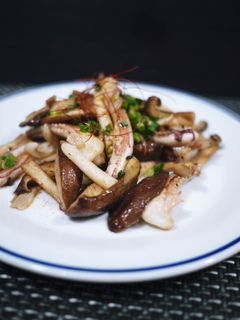簡単!イカとしいたけのバター炒め♪-レシピのメイン写真