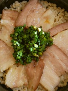ニラとチャーシューの麦飯-レシピのメイン写真