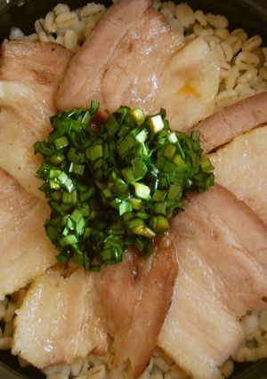 ニラとチャーシューの麦飯-レシピのメイン写真