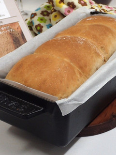 ストウブのケーキ&ブレッドパンで焼くパン-レシピのメイン写真