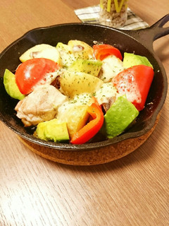 スキレットで新じゃがと鶏肉のチーズ焼き-レシピのメイン写真