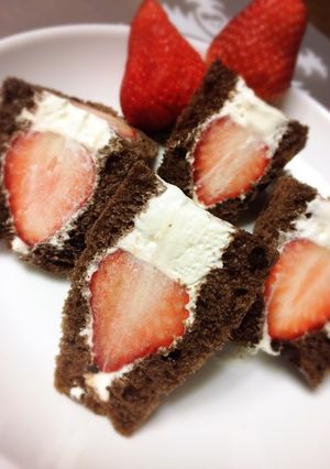 チョコゴールドを使ったミニいちごサンド♪-レシピのメイン写真