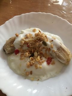 温かいバナナのヨーグルトとグラノーラかけ-レシピのメイン写真
