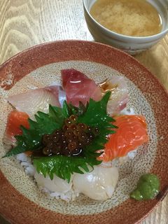 お刺身盛り合わせで・海鮮丼-レシピのメイン写真