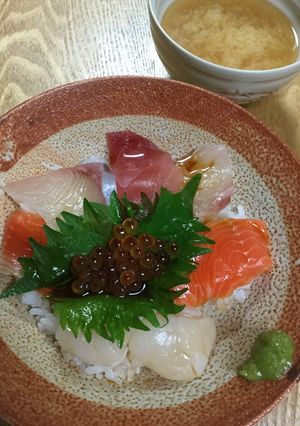 お刺身盛り合わせで・海鮮丼-レシピのメイン写真