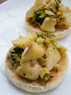 リメイク、温サラダのオープンサンド-レシピのメイン写真