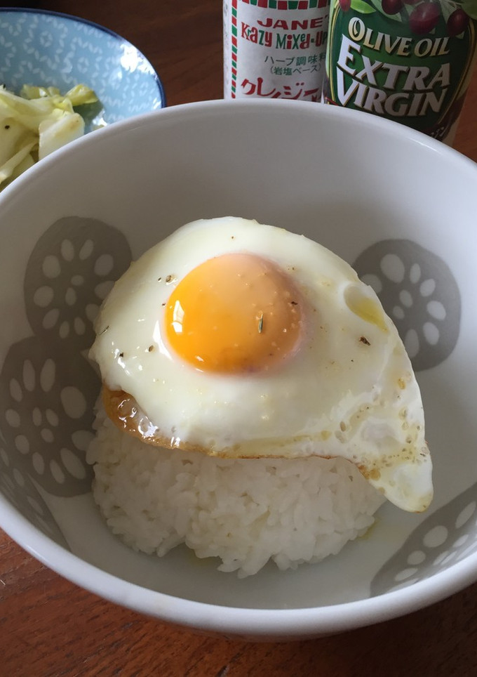 ちょっとイタリアンな気分の目玉焼き丼⭐︎-レシピのメイン写真