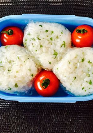 お花見♡お弁当♡ごま油と青海苔のおにぎり-レシピのメイン写真
