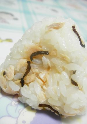 ✿鮭＆塩昆布✿おにぎり-レシピのメイン写真