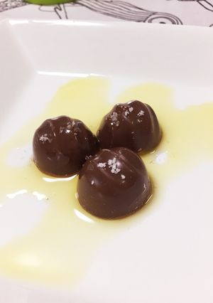 オリーブ×岩塩で魅惑のチョコに大変身♪-レシピのメイン写真