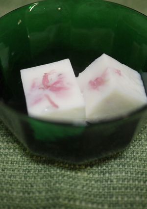 桜の甘酒入りミルク寒天-レシピのメイン写真