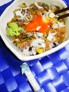 オリーブオイルとアジの叩きで簡単ユッケ丼-レシピのメイン写真